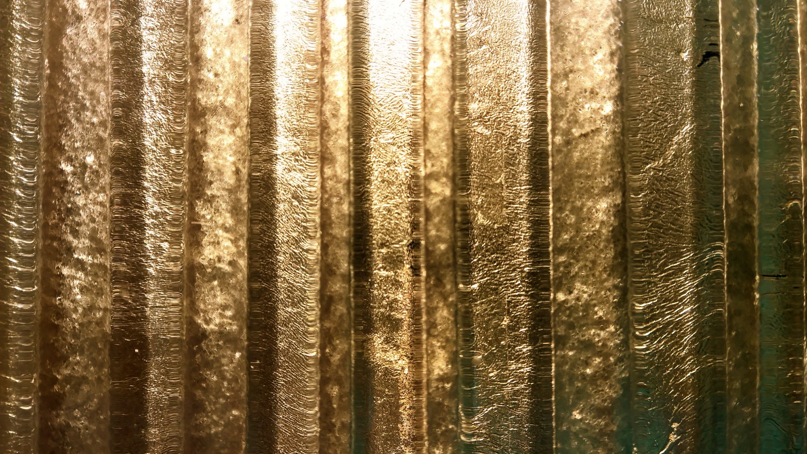 Gold reed details